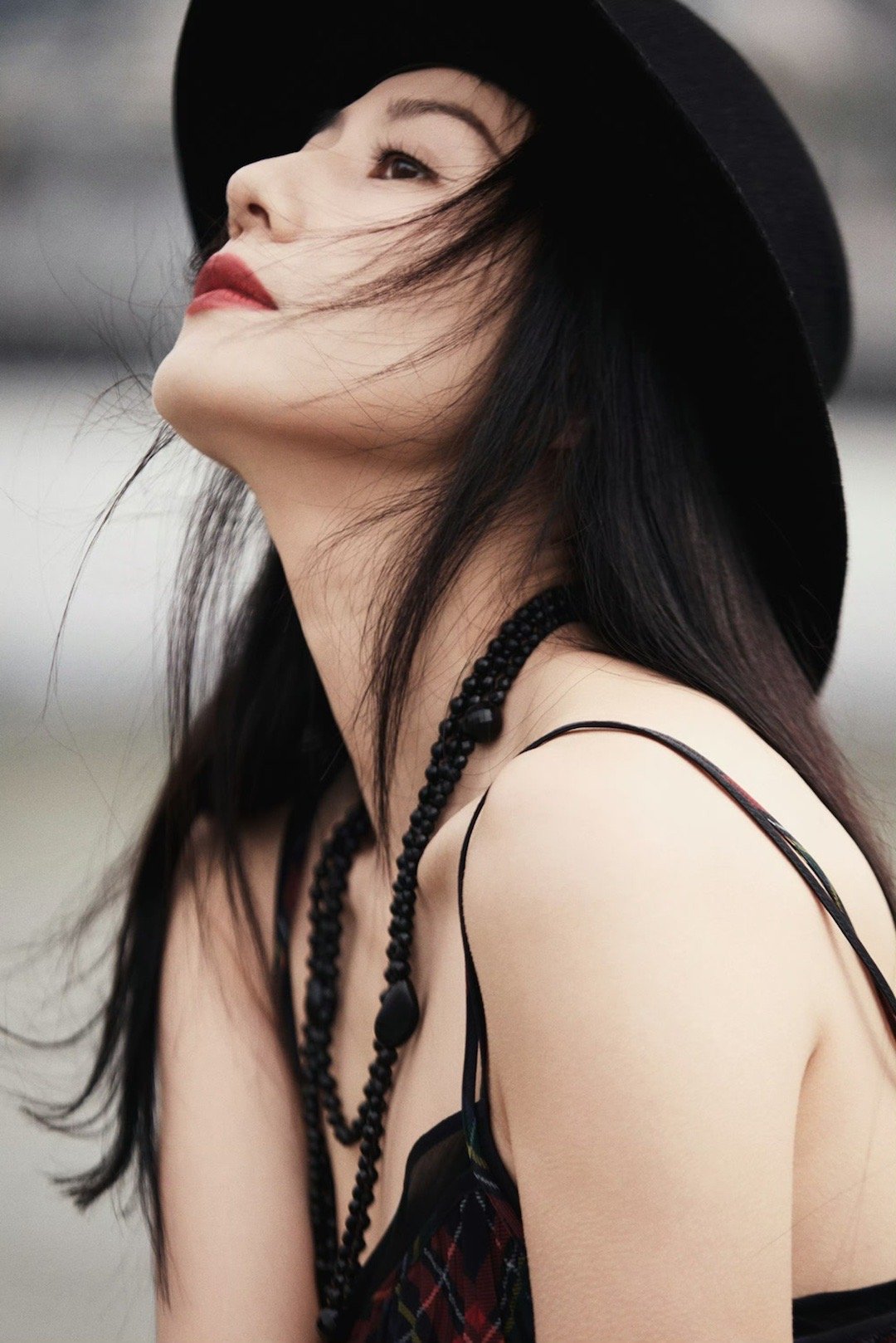 高圆圆黑色礼帽  高圆圆岁月不败美人具象化了  高圆圆黑色礼帽造型也太好看了吧！