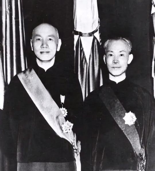 1963年，蒋介石把最信任的人秘密叫进了办公室。

这个人跟了他几十年，打北伐、