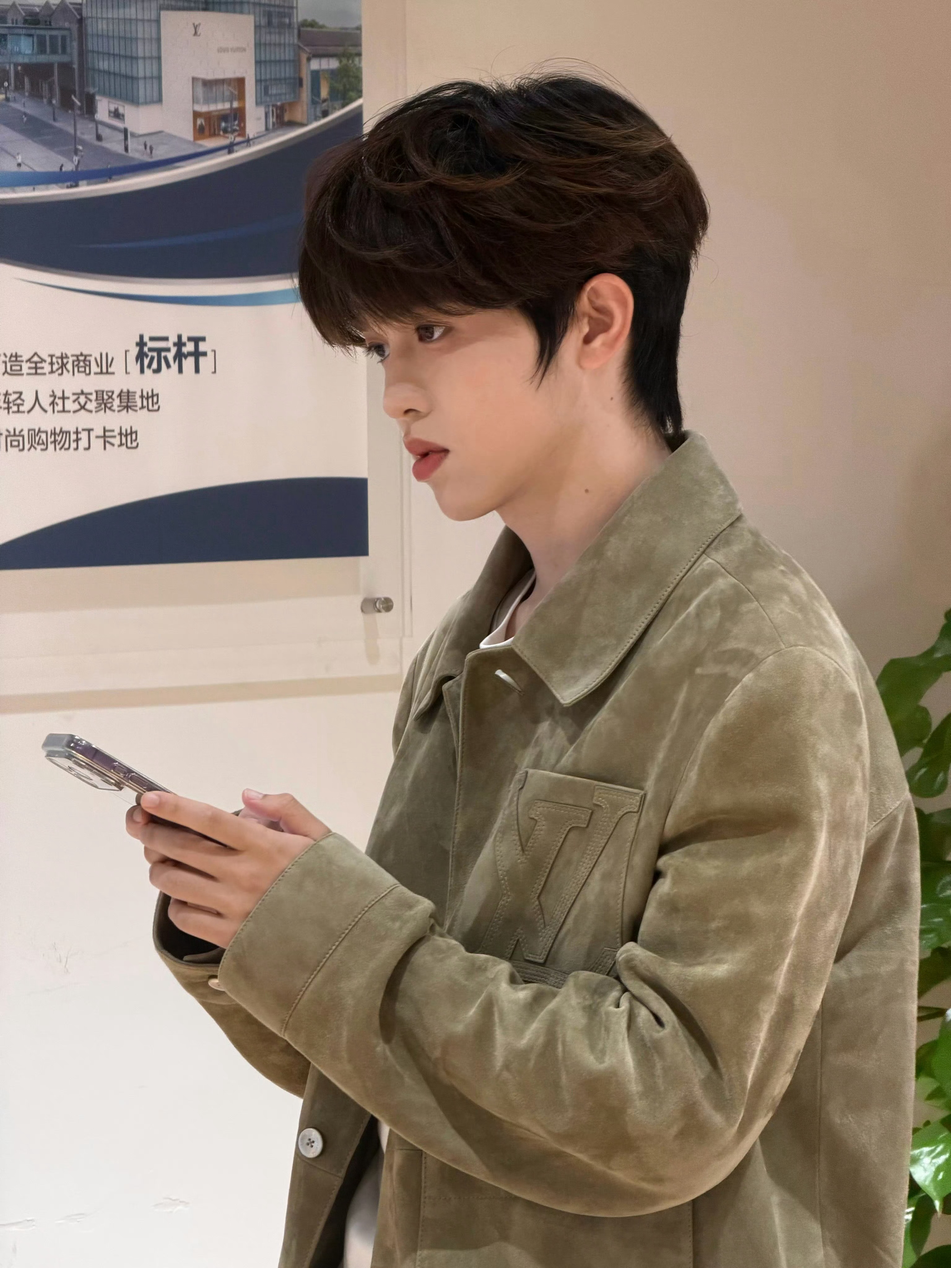 拿起手机解锁后突然想不起要干嘛的我be like 