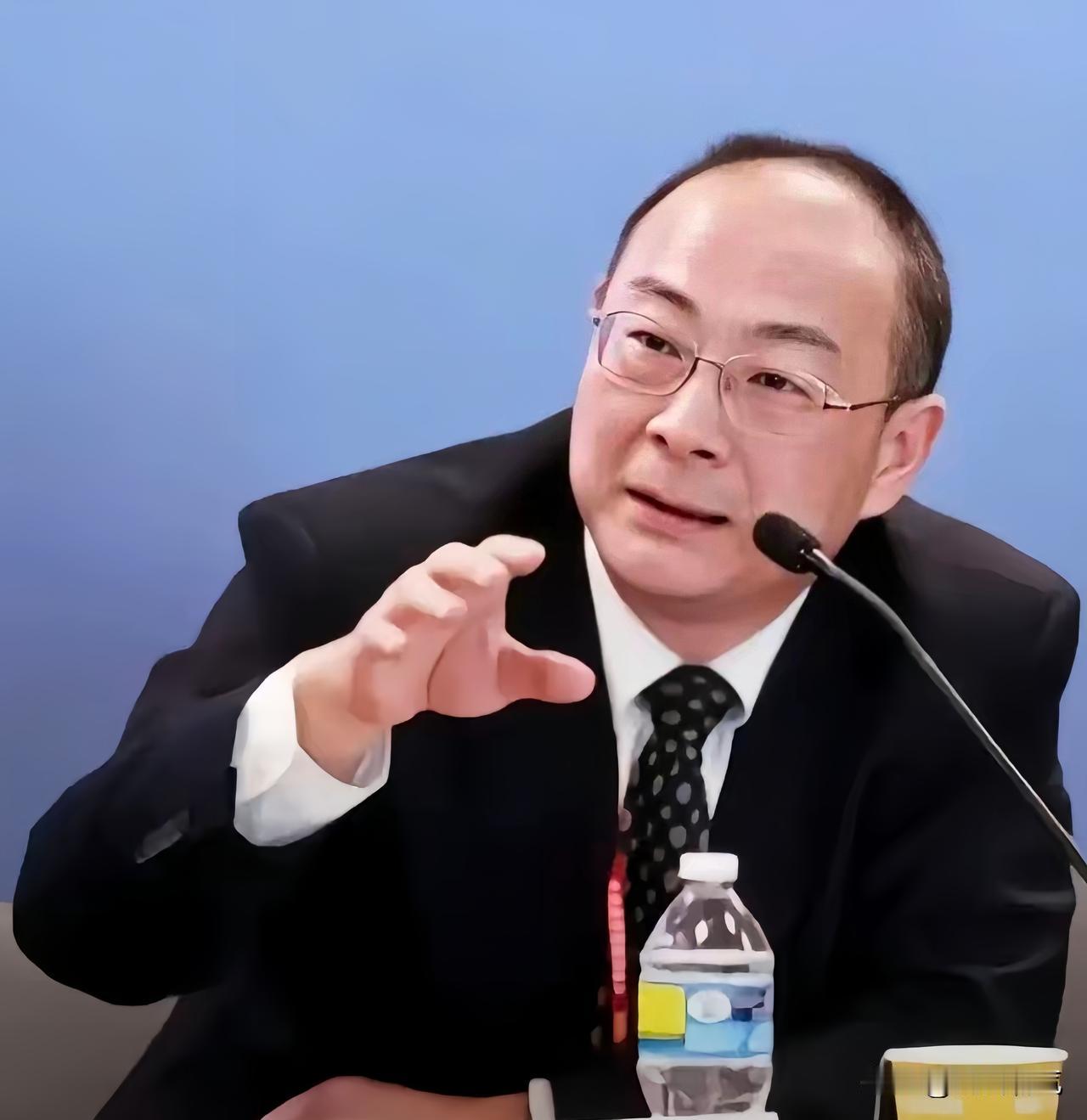 欧洲终于被美国打醒了，但这份清醒来得太痛、太迟！金灿荣的预判极其狠辣：俄乌一旦收