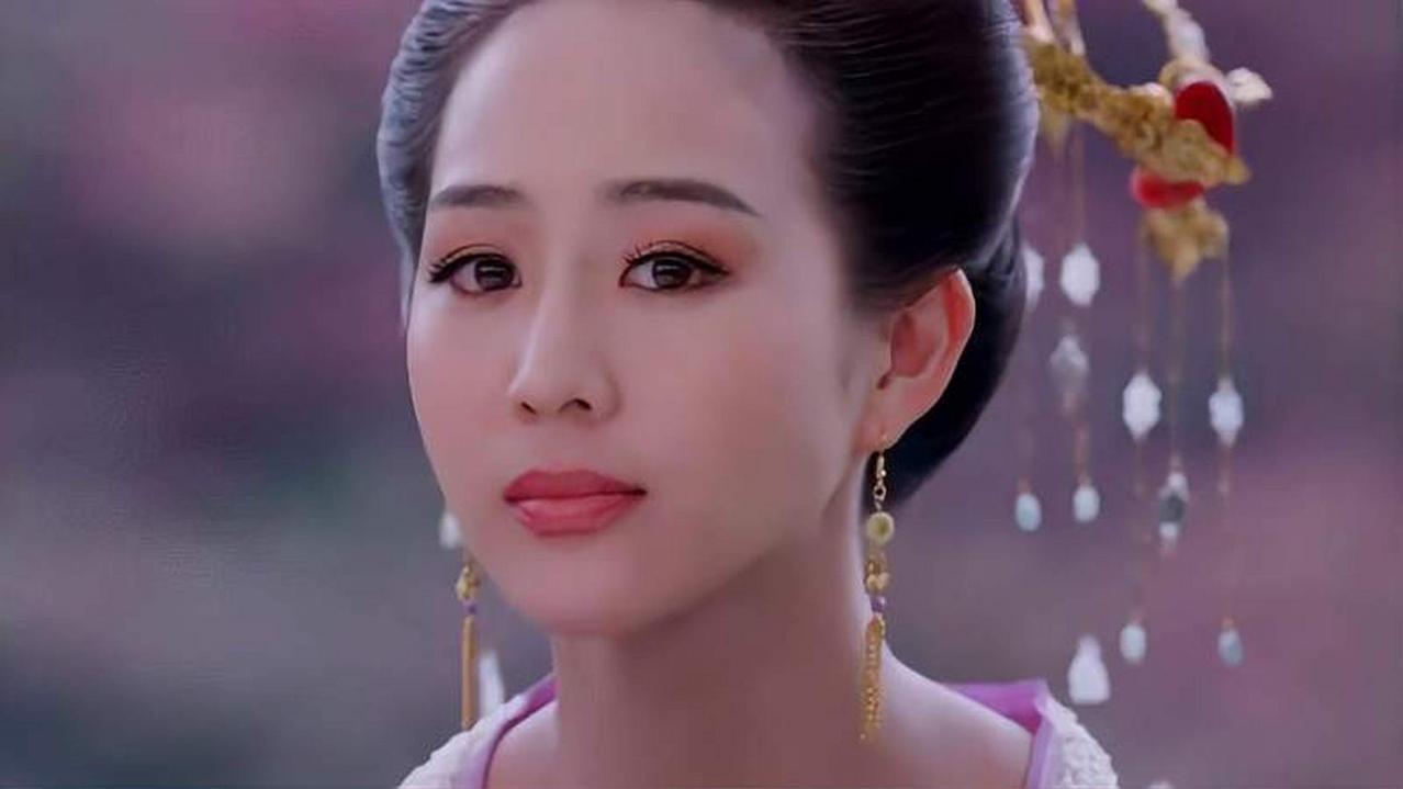 唐太宗等侍寝妃子等到发火，对方不慌不忙写了四句诗。皇帝看完竟转怒为喜——这妃子后