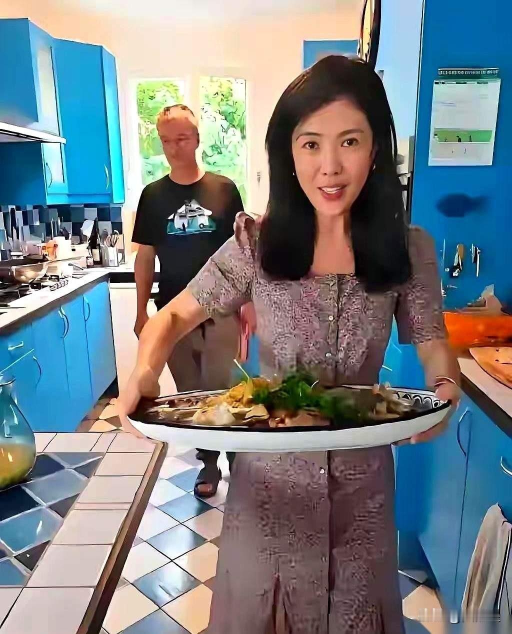 有一种现象很让人不解，有些女人根本没学会自信，只是先学会了嫌弃，误把嫌弃当成了自