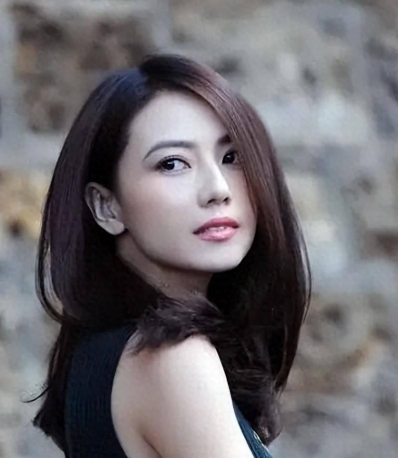 网上有人问人为什么要奋斗？因为你不甘心。当你看见别人住豪宅开豪车娶肤白貌美女明星