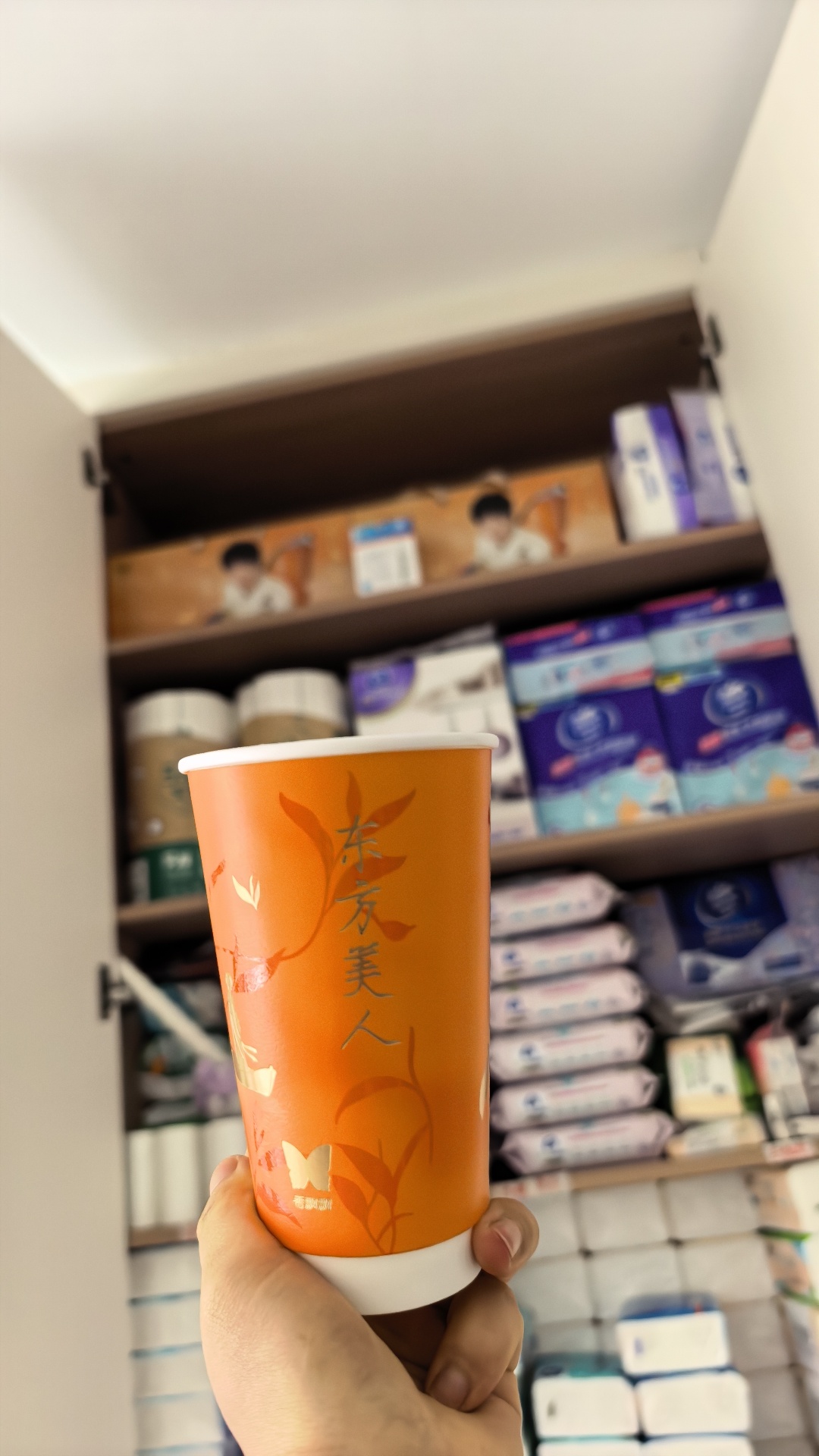 很开心，奖励自己一杯东方美人是的，我是来炫耀我的存货的。 