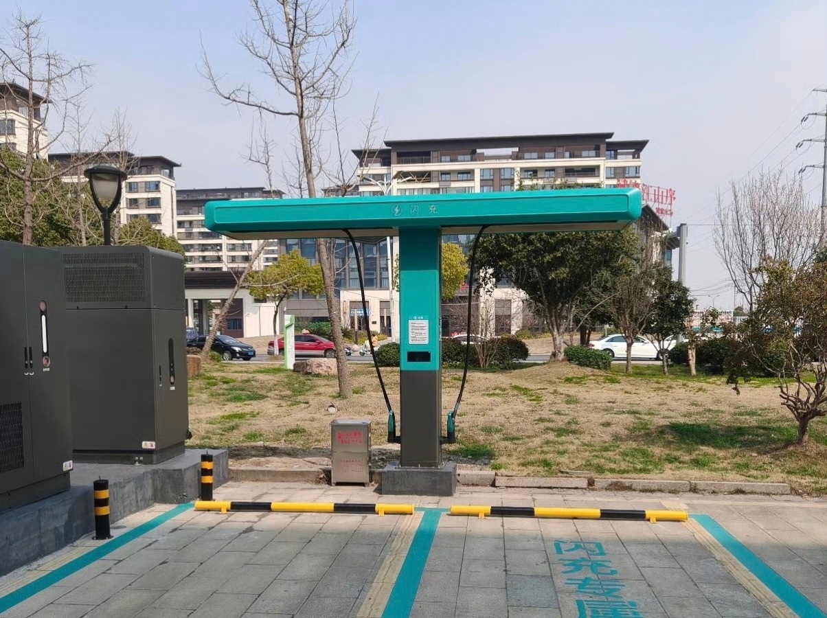 比亚迪建闪充站的速度，是真的超出了很多人的预期3月31日，比亚迪第5000座闪充