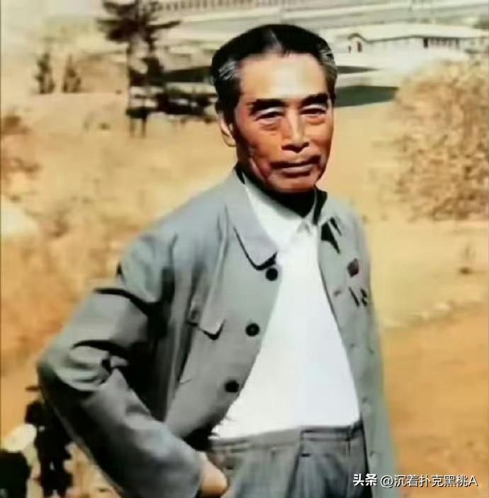 你能刷到这，真是有福气了 
一定会献上鲜花的。 
敬爱的周总理 ​​​缅怀开国总