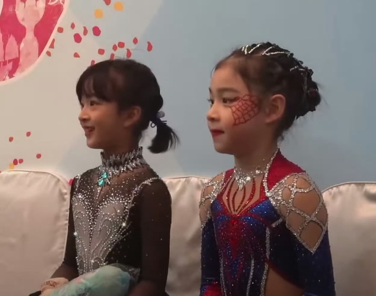 少年中龄组女单冠亚军是这两位小朋友王靖秋🥇殷梓麒🥈2026年香港花样滑冰锦标