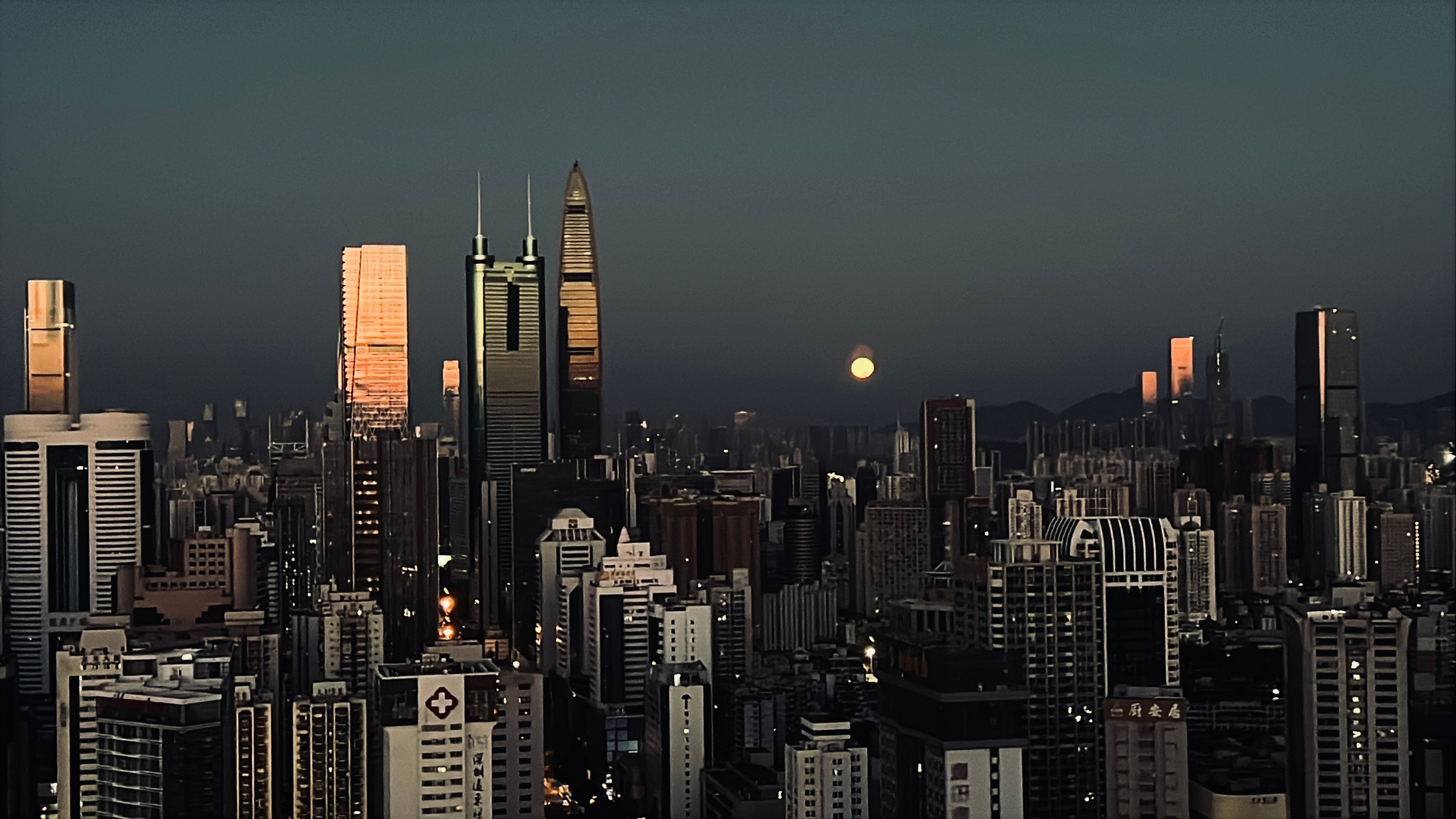 盘一下今天：摩托车拿了世界第三，电车一个季度卖赢了 BBA，AI 搜一次网收半分