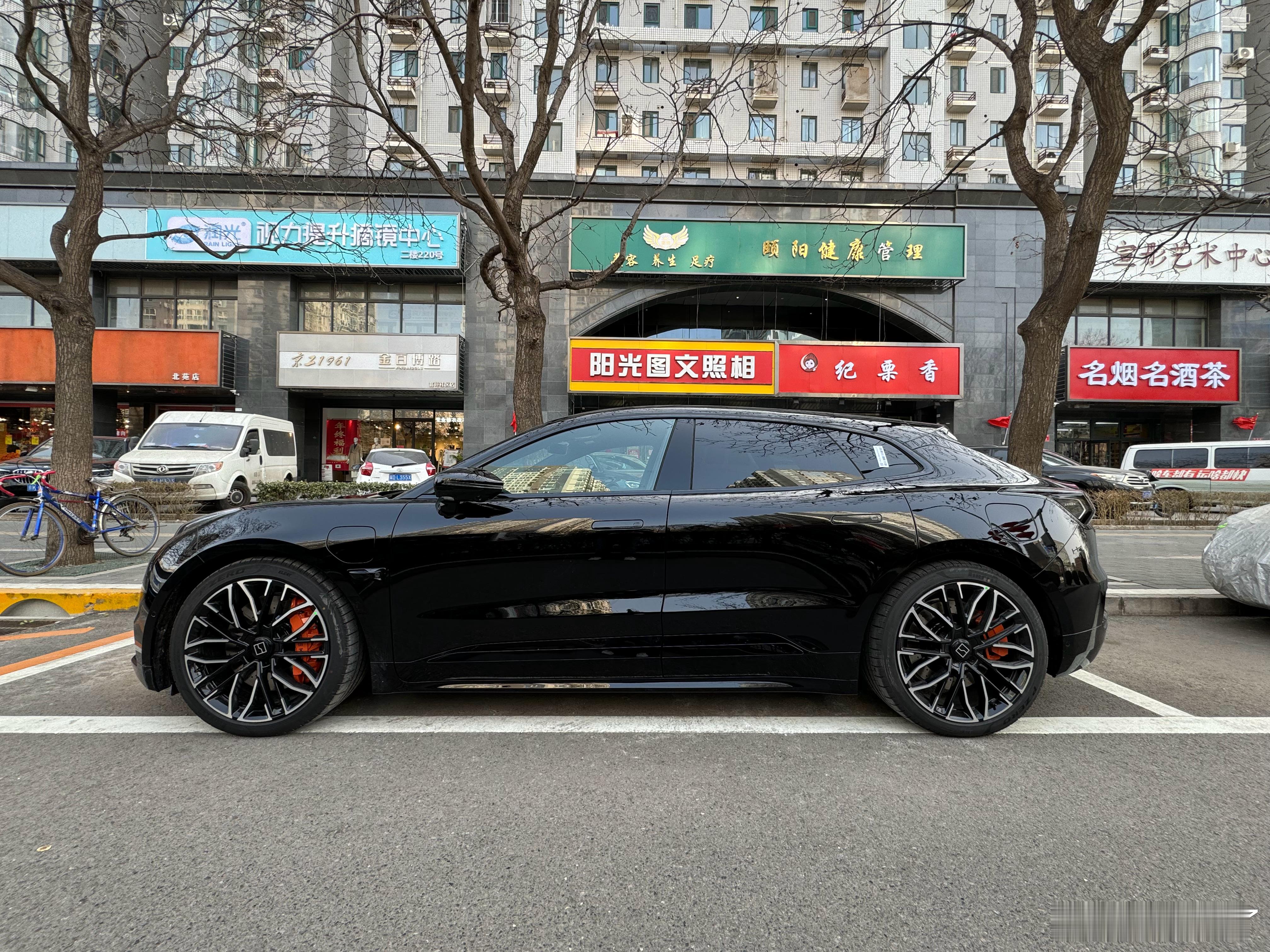 春节借了台极氪001 回家过年100公里的大新车直接给我开走100度电池的me版