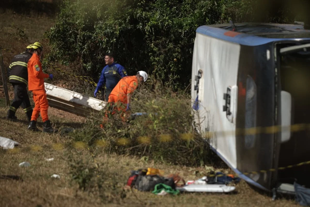 巴西中西部发生交通事故致5人死亡，30余人受伤
