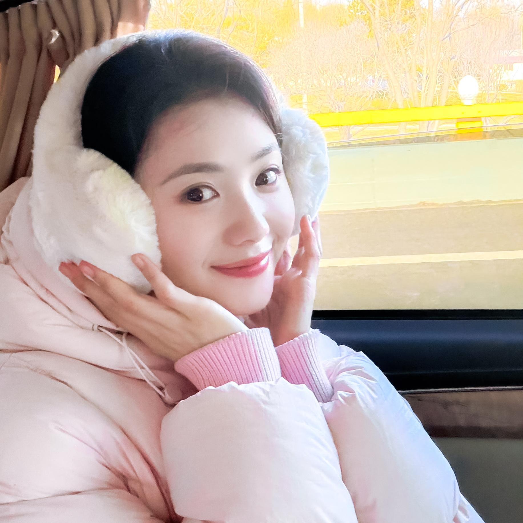 存存好可爱*^o^*有谁知道出处是哪里嘛？刘浩存 现代-耳罩 