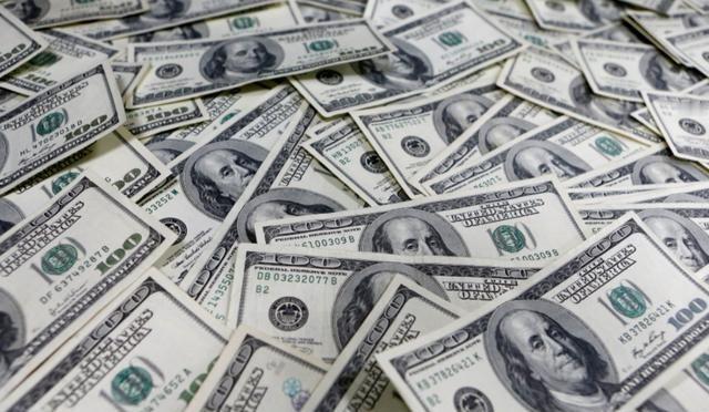 如果美国一口气印钞37万亿，把欠的债都还了，会发生什么？美国一旦这么干，第二天就