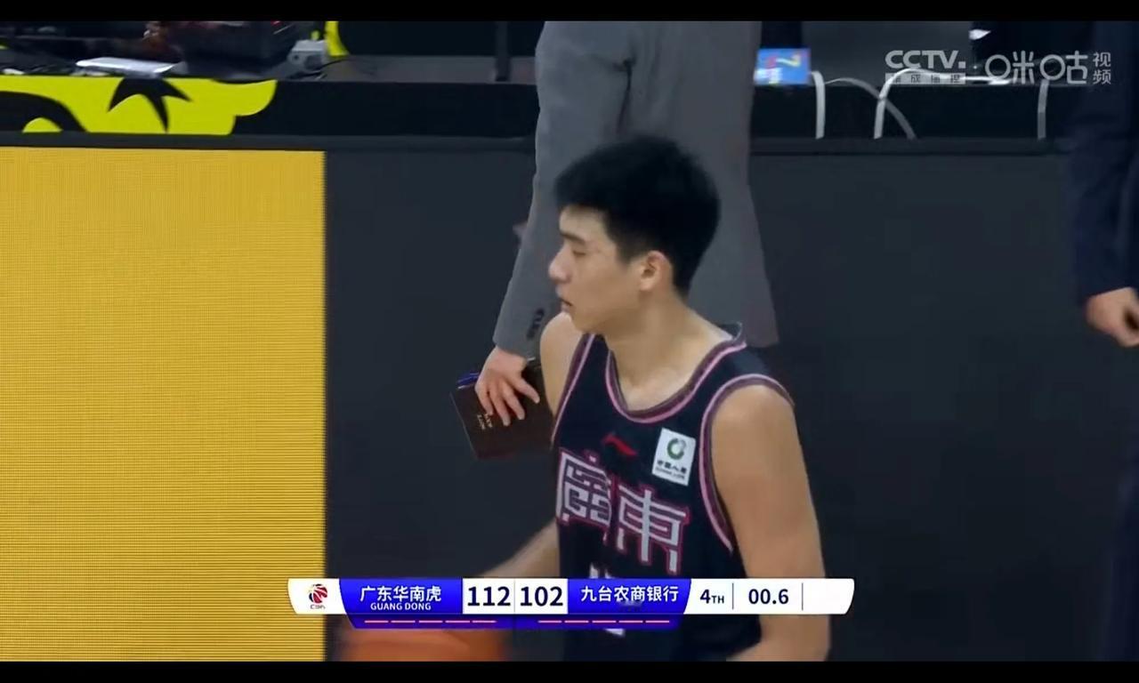 徐中锋创造一大堆CBA记录，广东靠几个中锋应战广厦辽宁？#文章首发挑战赛#

有