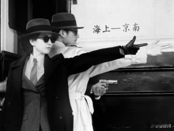 江疏影双人舞变独舞江疏影从此以后是战友双人舞变为单人舞，这便是过命的交情，带着彼