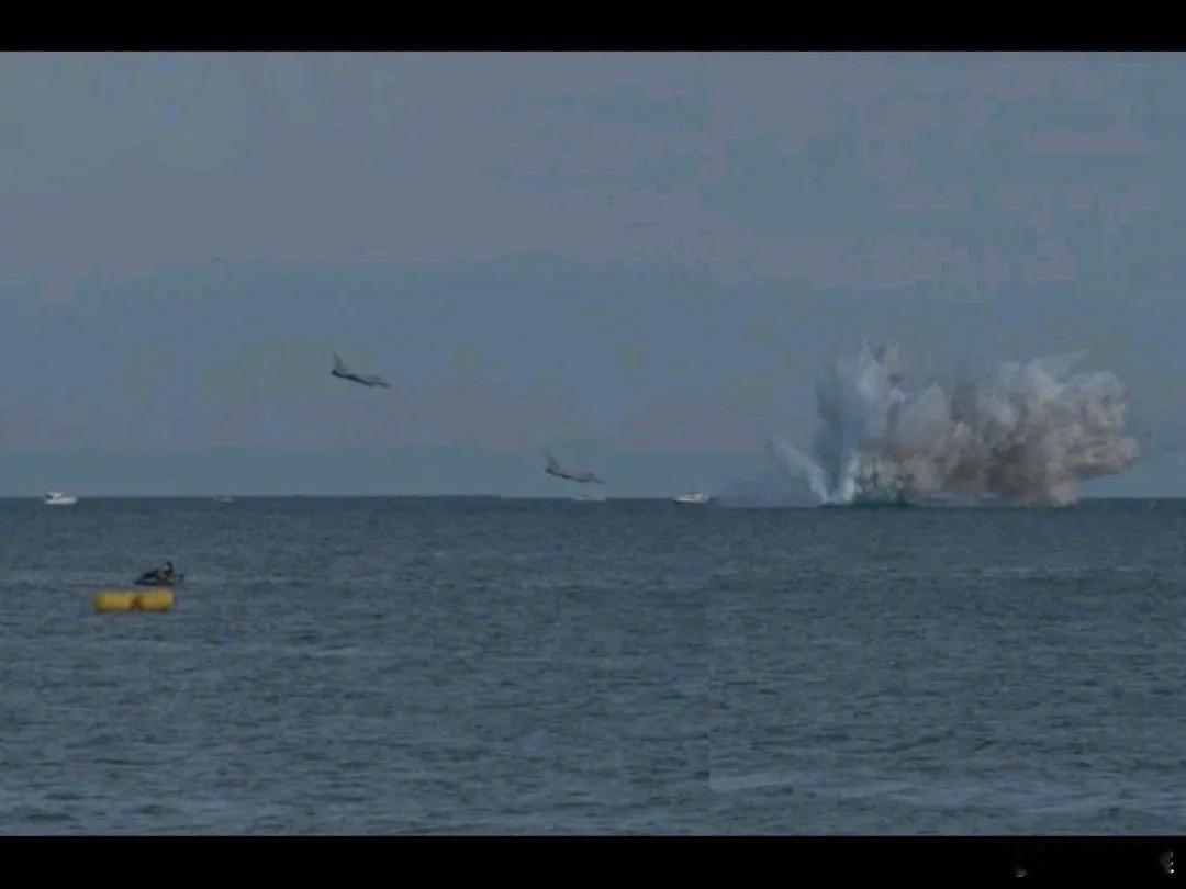 【两架美军飞机在南海坠毁。别过份解读】2025年10月25日14点45分，美国海