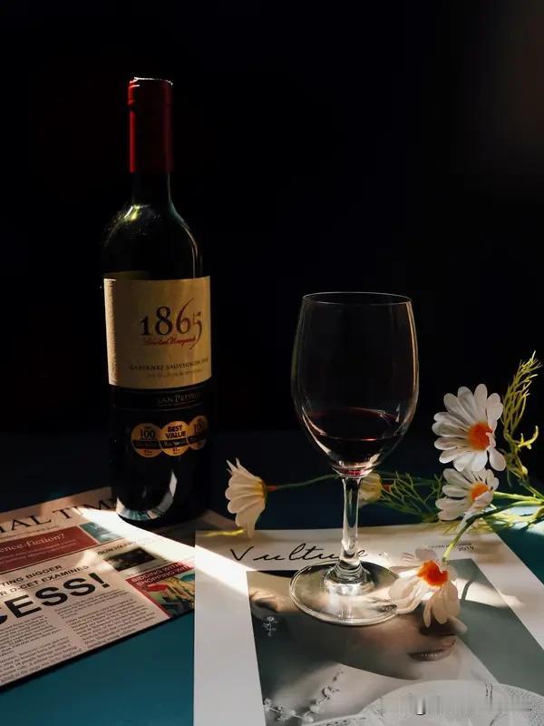 上联：昨夜秋光皆入酒，安子邀对下联今朝春梦尽成诗！