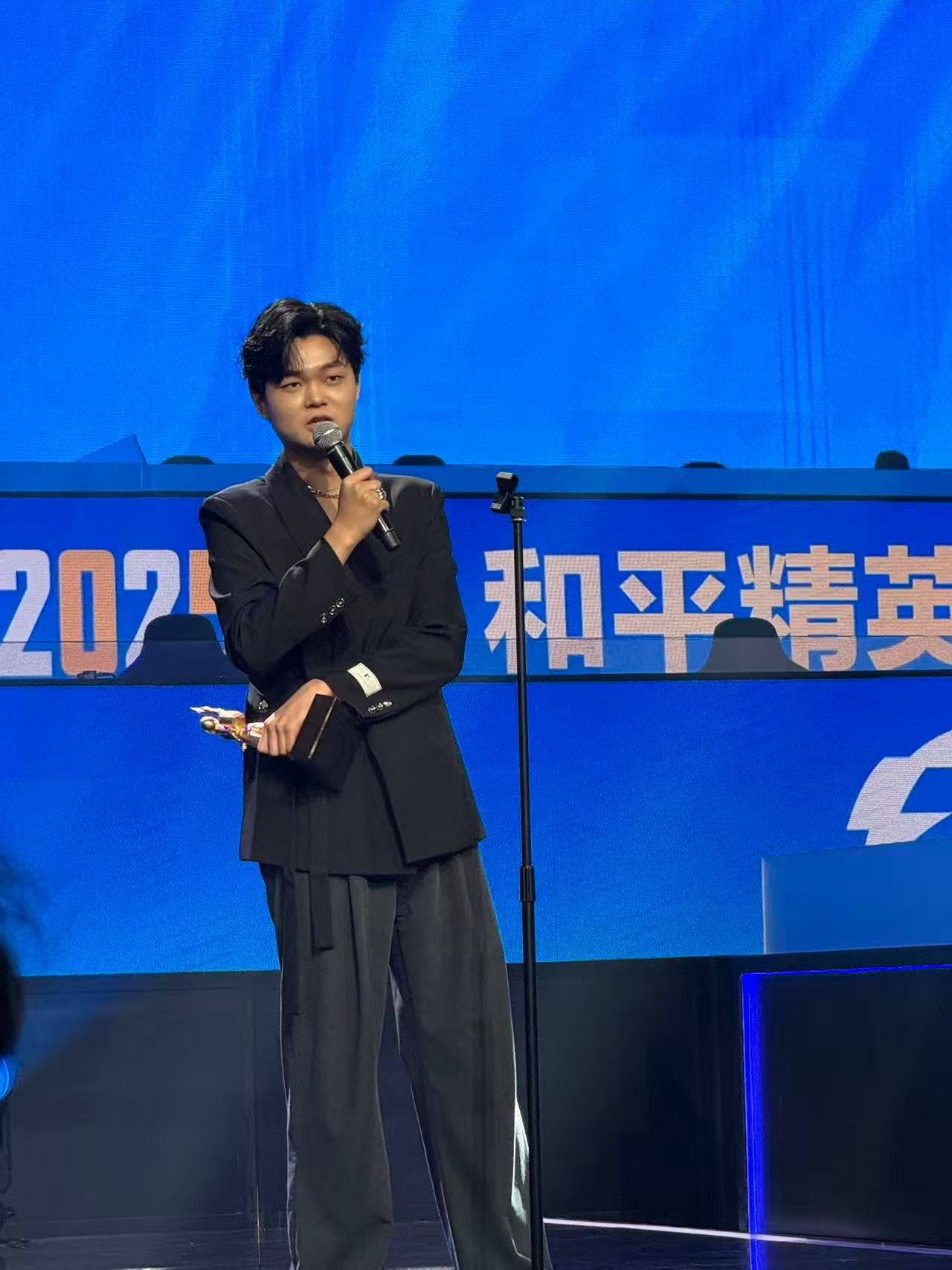 2025PEL年度最佳阵容派大兴年度最具价值选手 派大兴太争气了！双奖加冕，用实