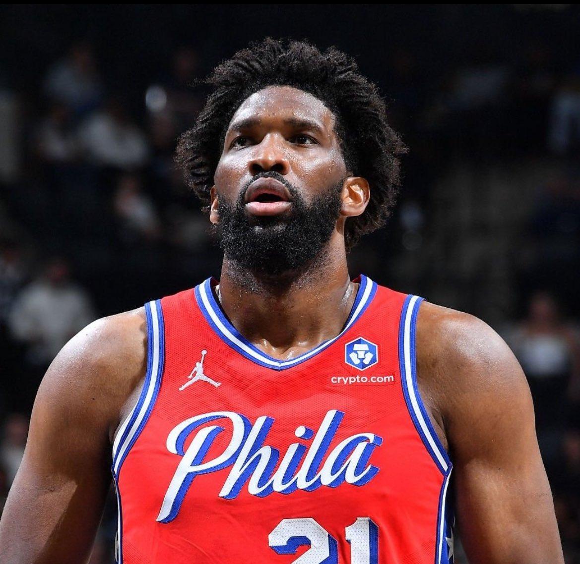 乔尔·恩比德的季后赛伤病史令人唏嘘，或许值得深入研究。
难以置信，他似乎从未健康