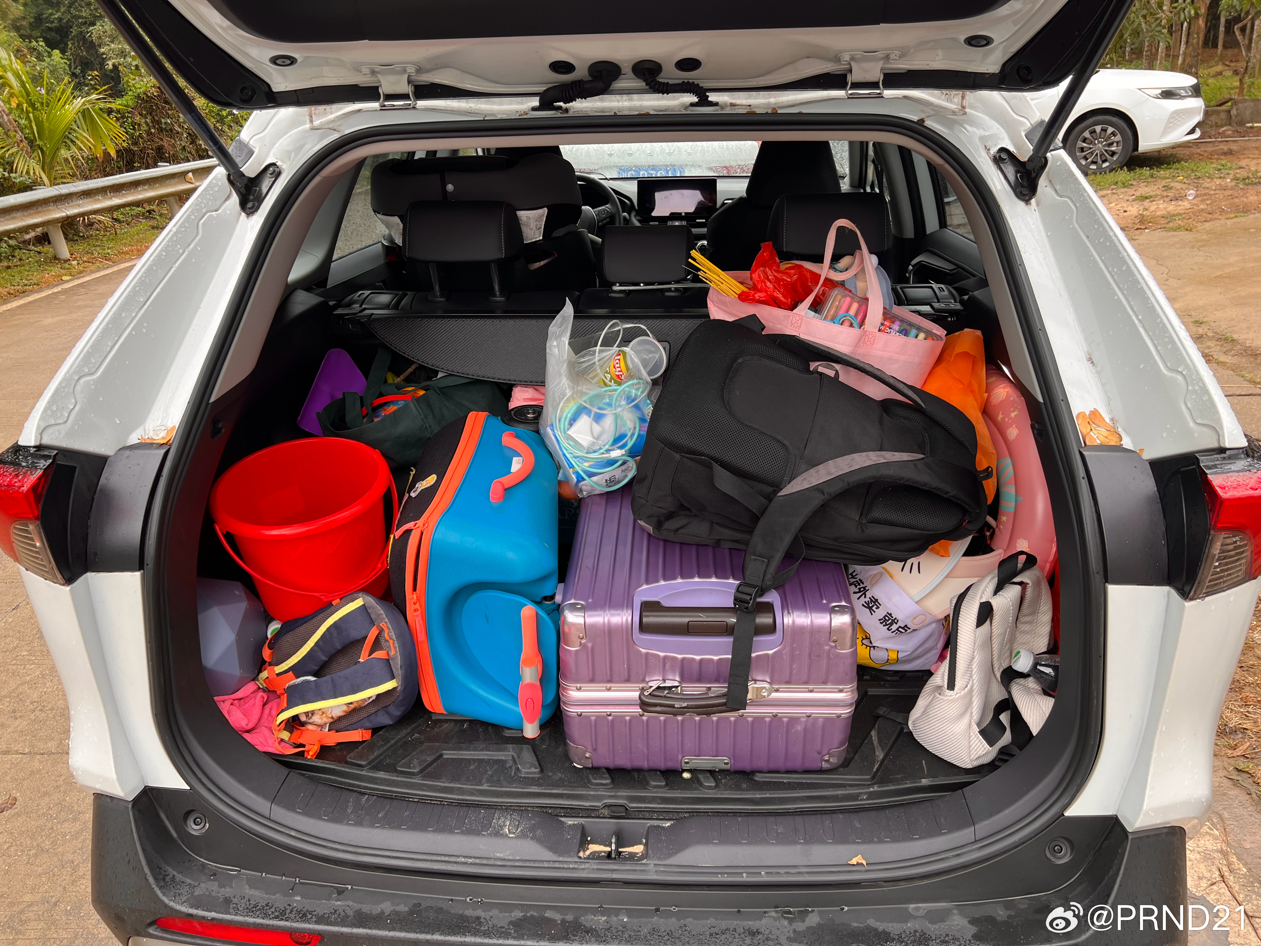 早上问我，我那代RAV4行李箱空间如何，我给他看了下这个…… 五指山·毛纳