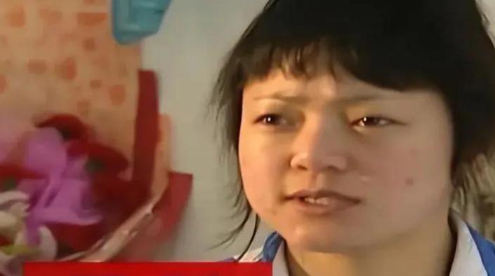 江西女导游车祸昏迷14天，醒来后一口咬定：救我的是个白衣男子。医护人员说是消防员