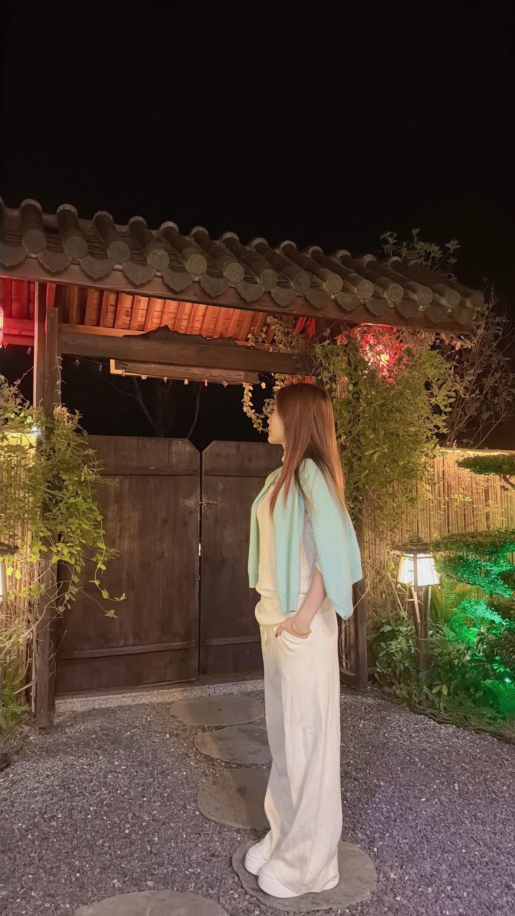 万物皆不完美，人生总有缺憾。喜欢就争取，得到了就珍惜。失去就忘记。别给...