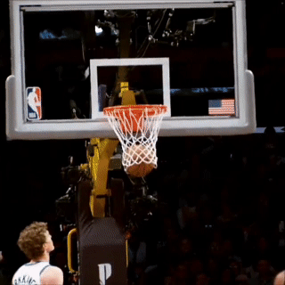 你更喜欢哪一种？东契奇今天展示了两个新的庆祝动作