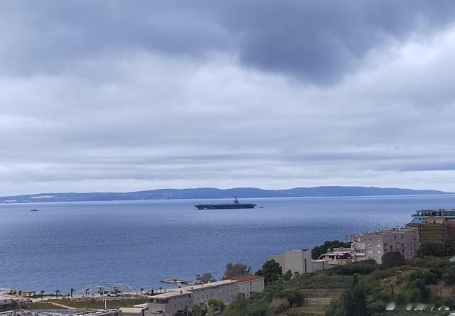 美国海军福特号航空母舰（CVN-78）今天清晨离开斯普利特（克罗地亚），开始了为