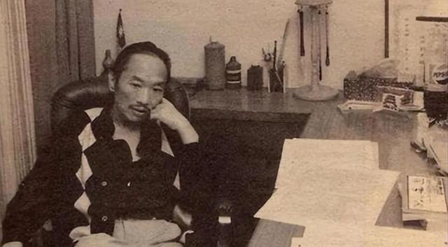 1985年，古龙下葬时，兄弟林清玄花30万元，一共买了48瓶XO酒陪葬。然而倪匡