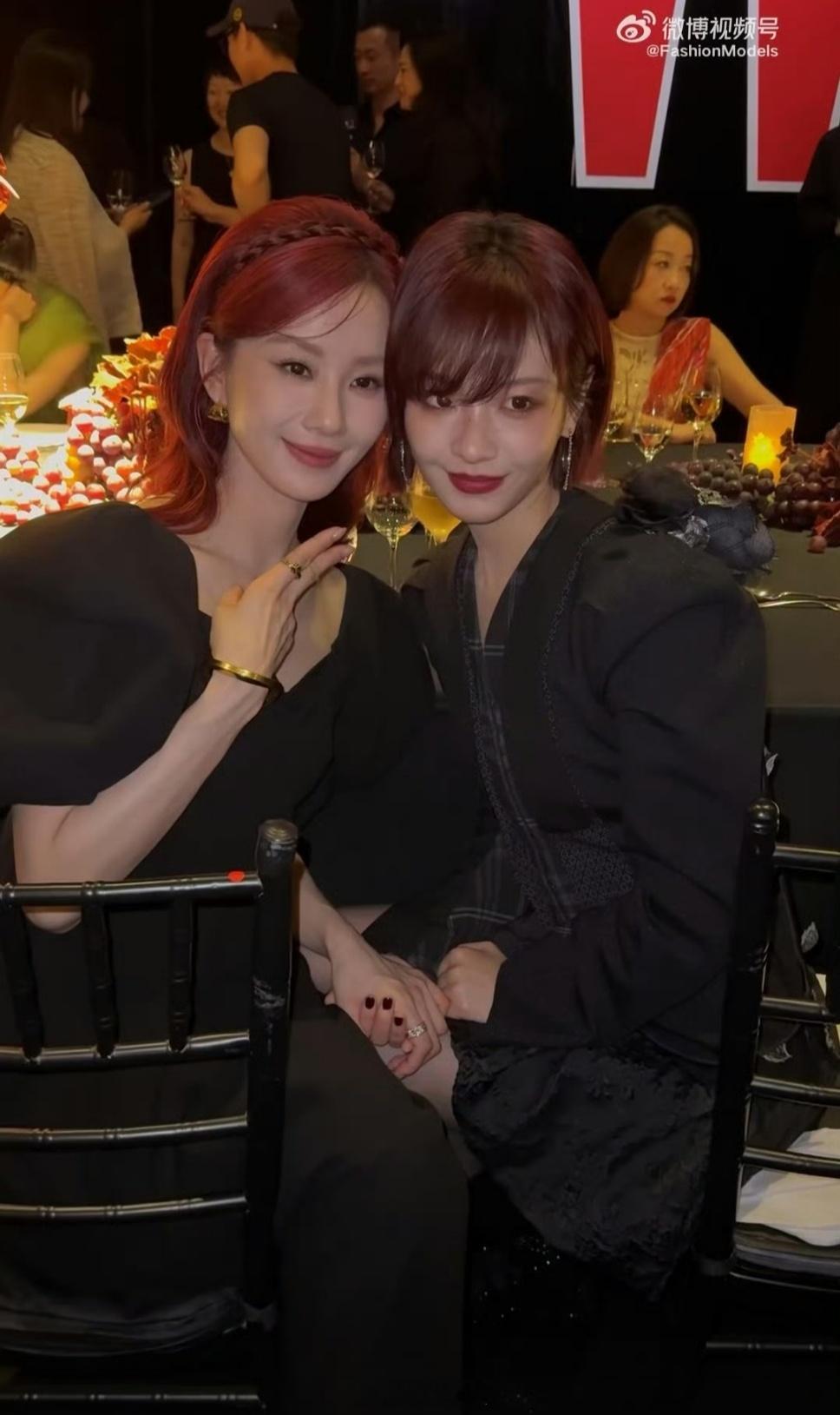刘诗诗李沁刘昊然李庚希同框一姐美的好权威，合照杀手！ ​​​头贴头了还要手拉手合