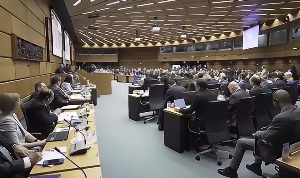 群贤毕至，共议天下事。