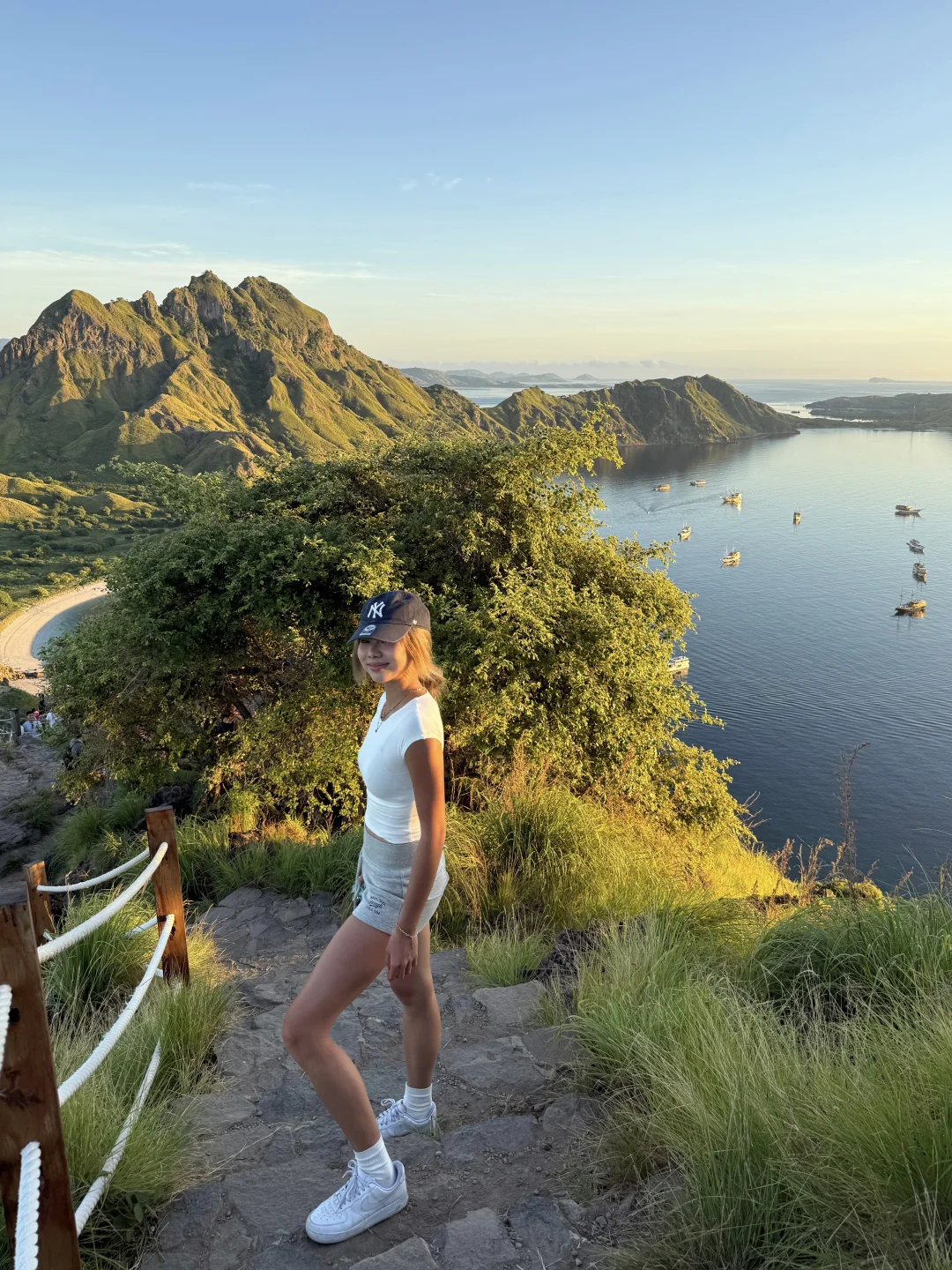 Sunrise in Komodo⛰️