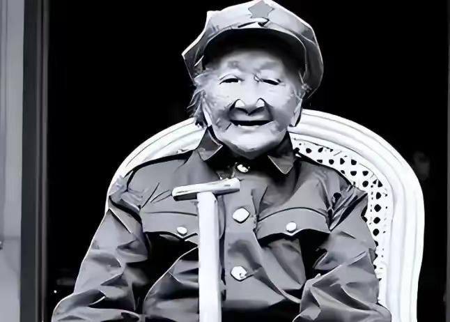 1962年朱德来到江西，得知昔日的女红军王泉媛还在乡下务农，十分感慨：不能让功臣