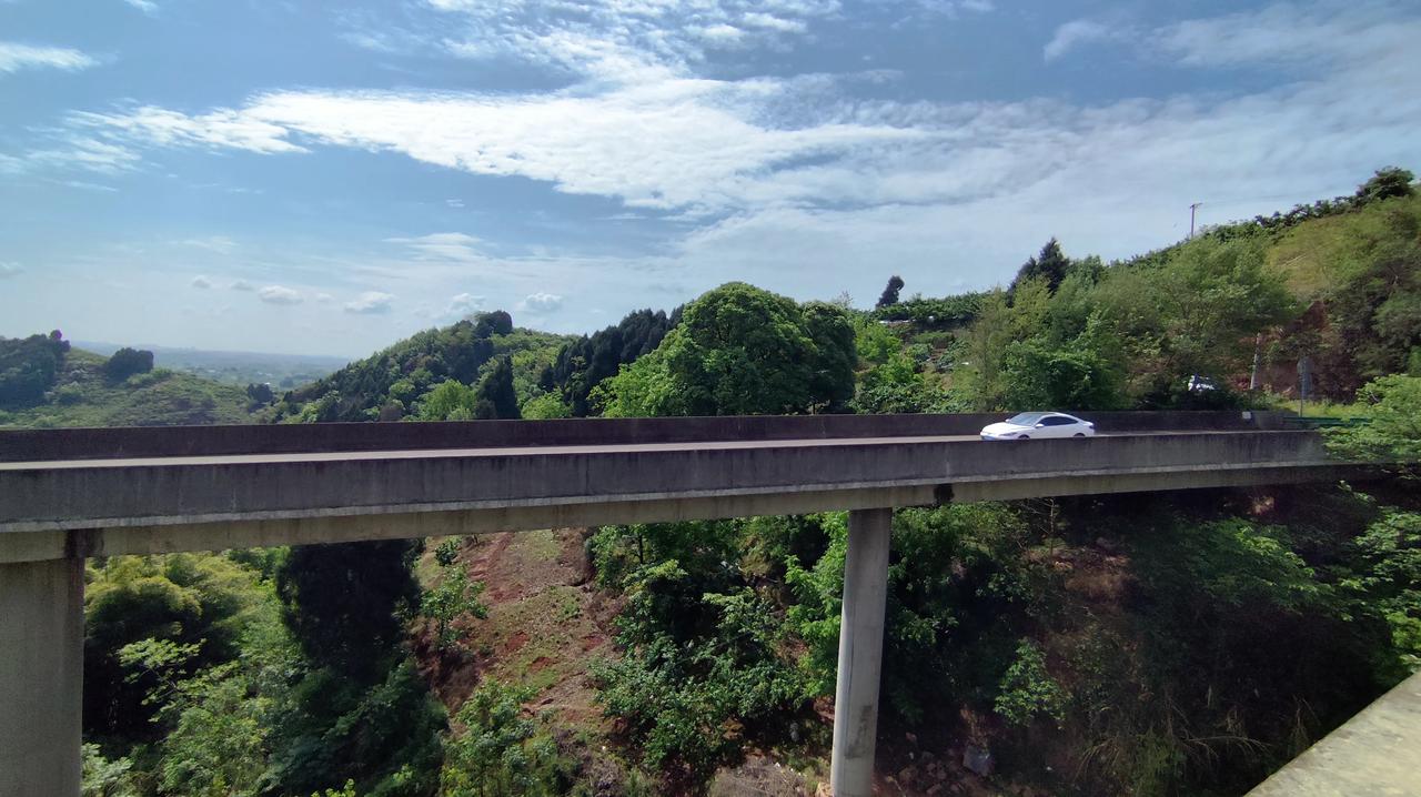 晒图笔记大赛到处都可以看到的是崇山峻岭！但是总是有一条路，带你去到你想要去的地方