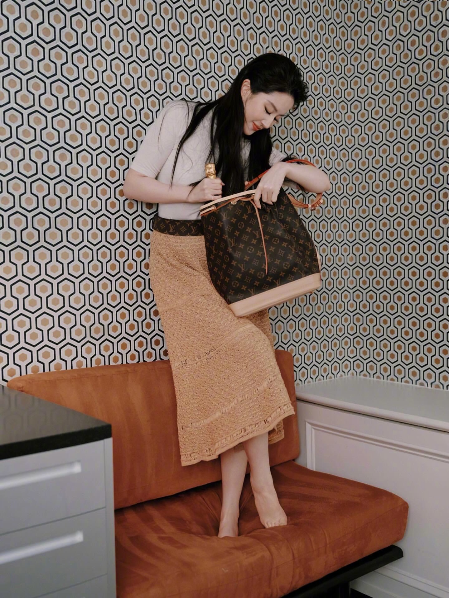 刘亦菲演绎的三套Louis vuitton，优雅俏丽又不失甜美可爱。拍摄于纽约。