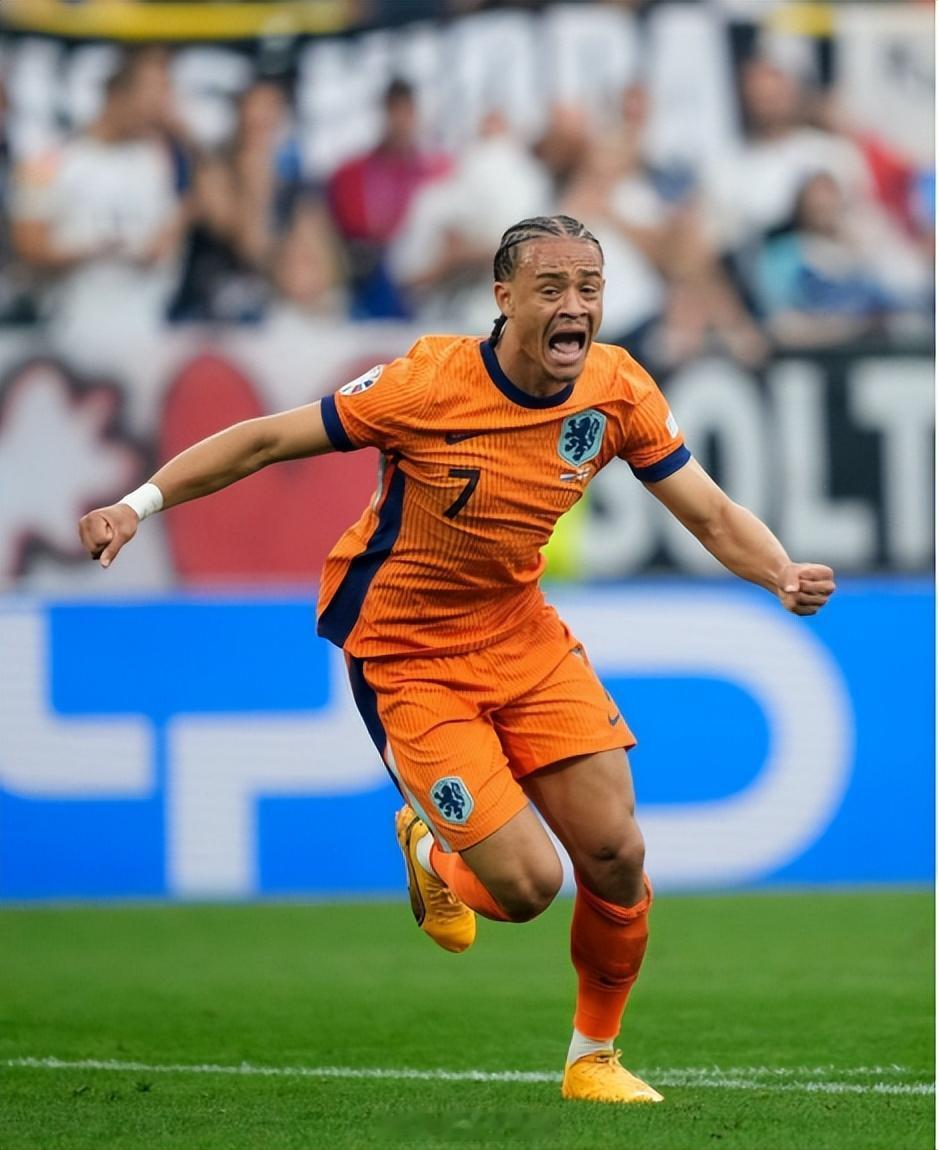 #郁金香终归盛开在了盛夏# 北京时间7月11日凌晨，本届欧洲杯最后一场半决赛激情