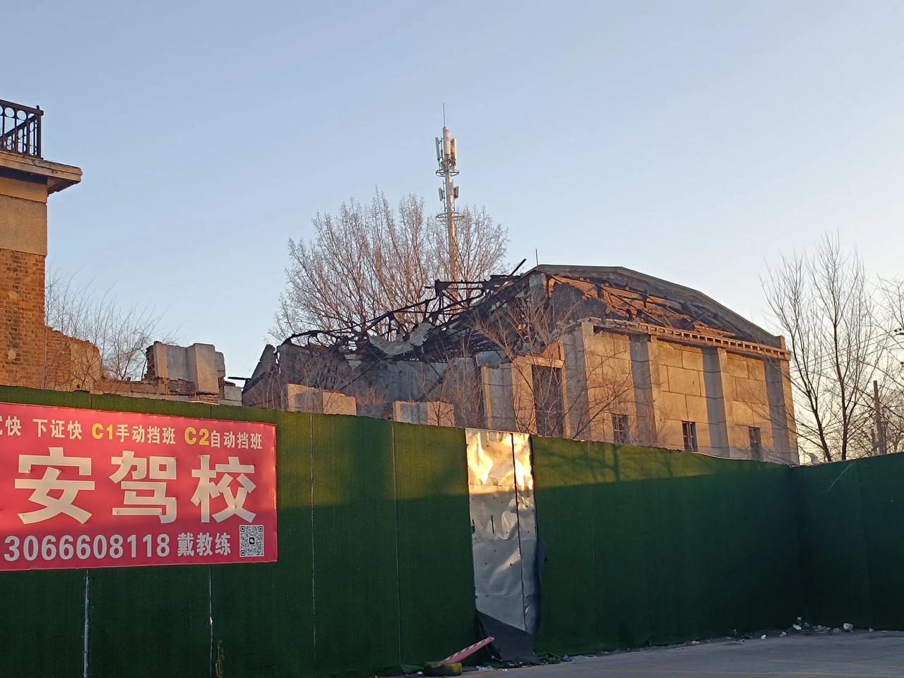 724礼堂旧址曾经被一场大火毁于一旦，说起这栋建筑可有来历了，当初是日本人所建，