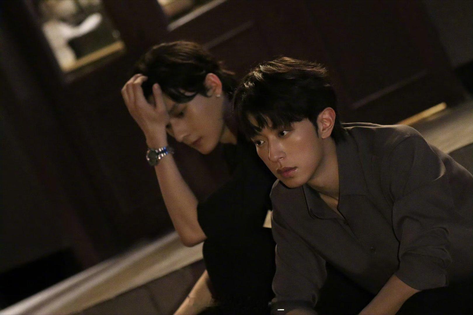 李沛恩江衡晒合照 李沛恩江衡合照！暗黑系合照谁懂这个张力啊啊啊啊啊啊，你俩给我火