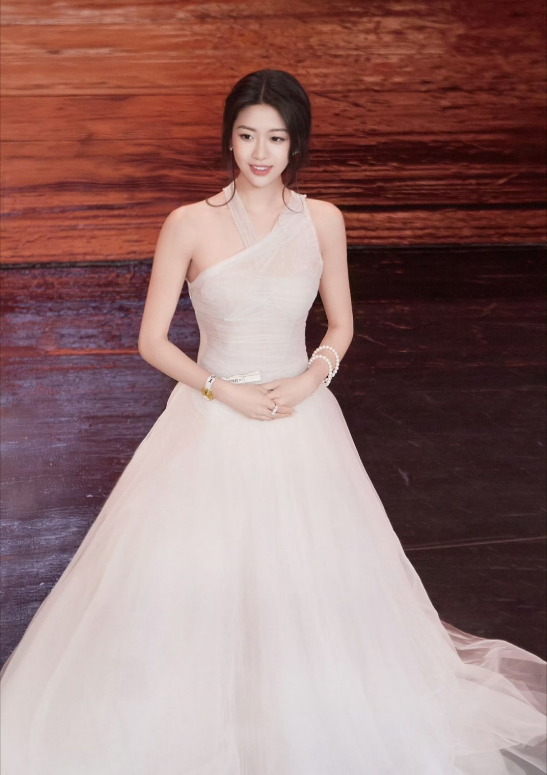 女神知道自己昨天给我美迷糊了吗 早上睡醒了嘴里还在说“向涵之好美”[捂嘴哭][捂