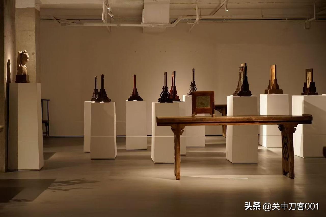 胡雪岩为何能成为一代巨贾?时也势也，风口上，个人努力。成也，败也，最终灰飞烟灭。