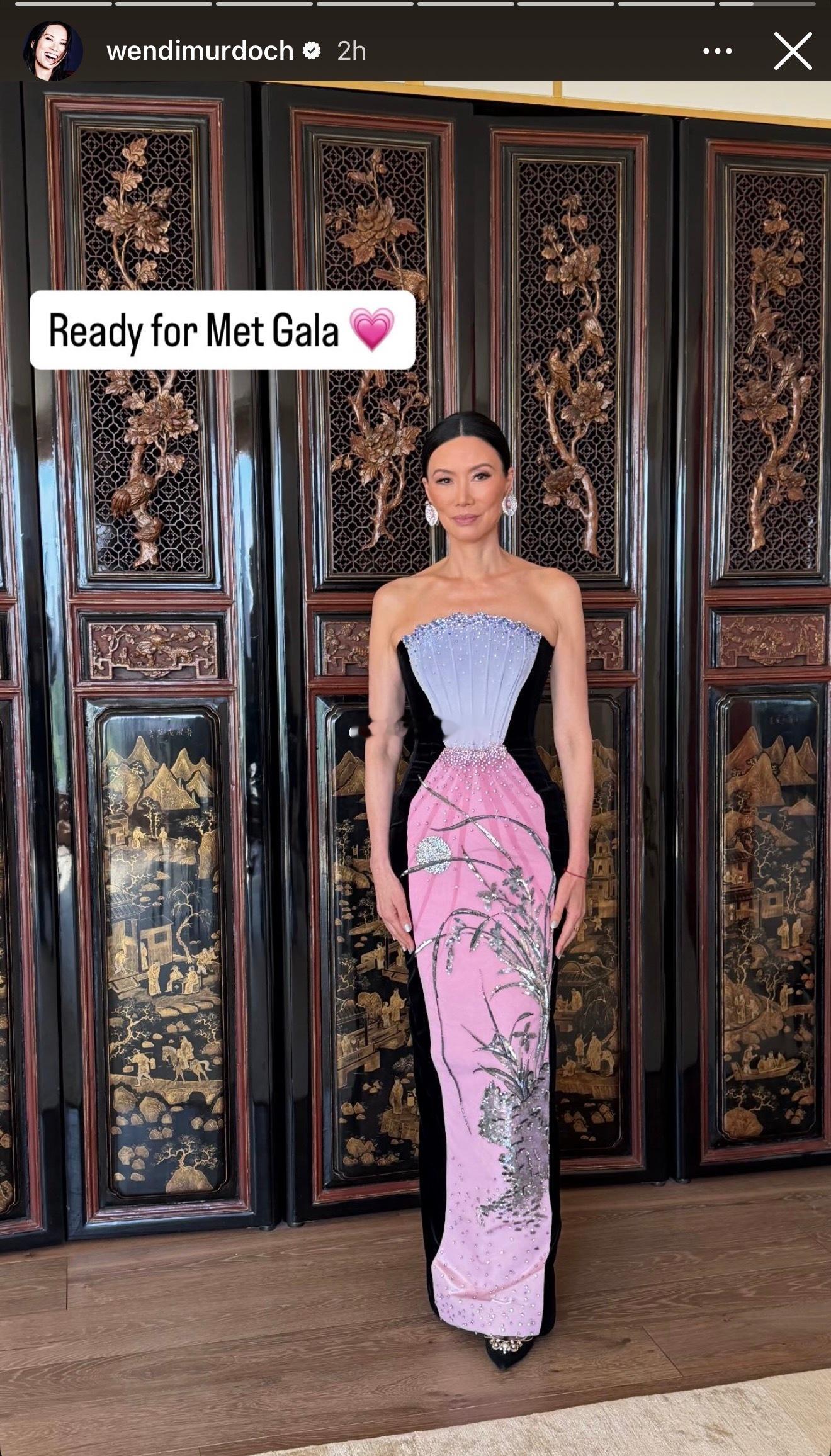 2026 Met Gala 红毯｜邓文迪和女儿Grace、Chloe👇（母女仨