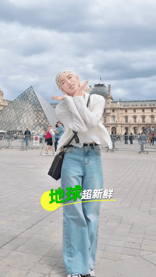 宋茜这复古宫廷风造型太美了，一出场就是焦点。期待她和地球团结伴玩耍，姐姐放开玩游