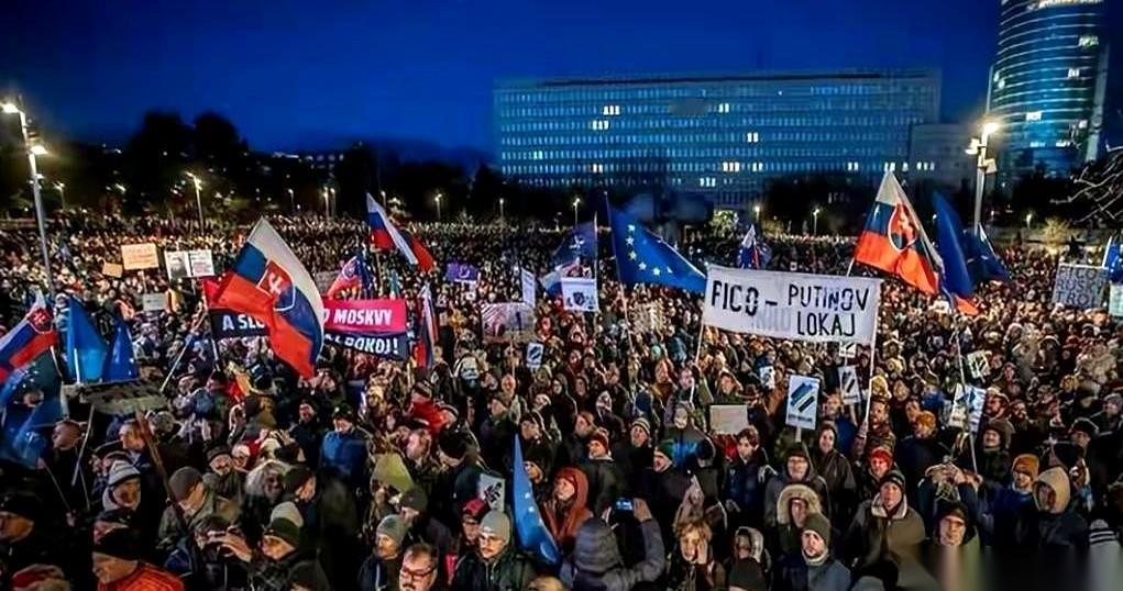 他们想干嘛？
先把你的舌头拔了，再把你邻居的眼睛蒙上。
这样，你就算被欺负了，也