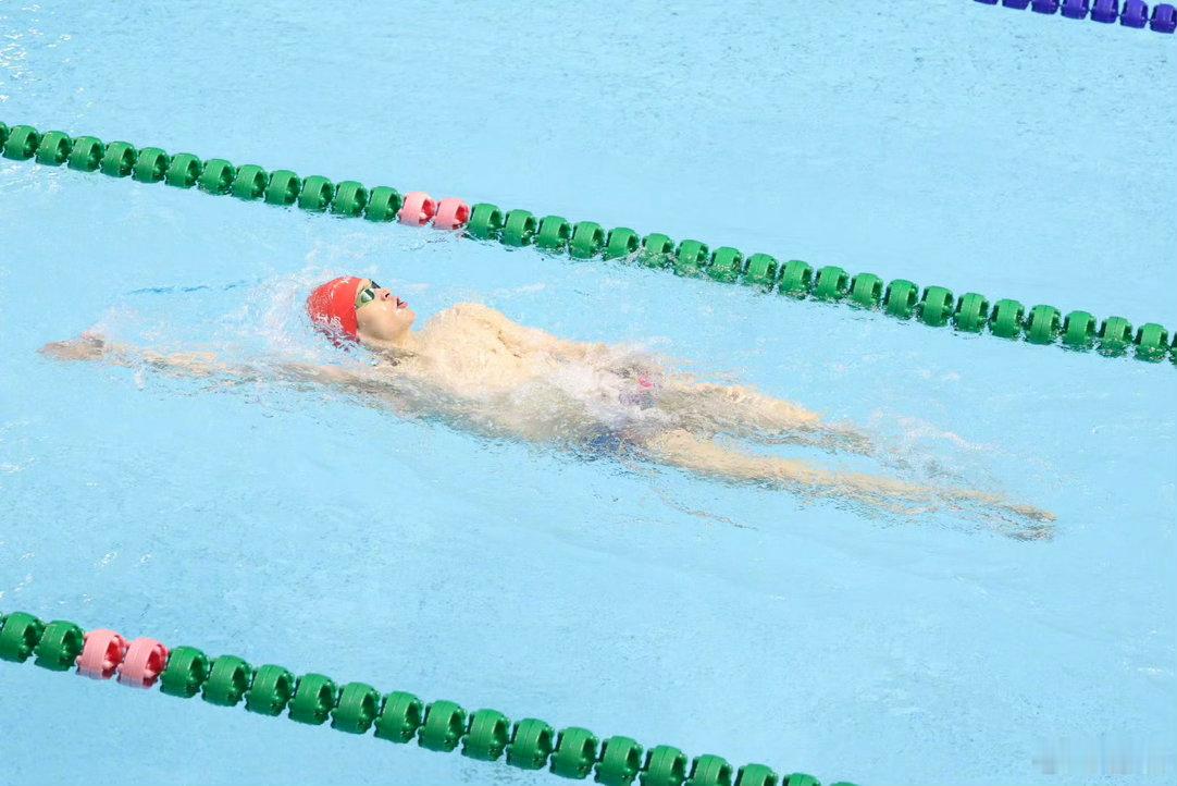 孙杨竞技状态依旧能打孙杨接力第二棒接棒时落后1.12秒，交棒直接反超至领先0.7