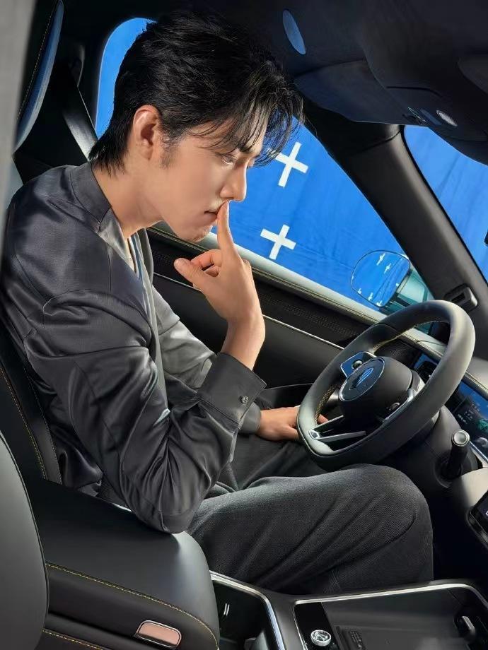 肖战副驾女友视角想坐肖战的副驾位 肖战副驾女友视角，想坐肖战的副驾位，咱就说梦寐