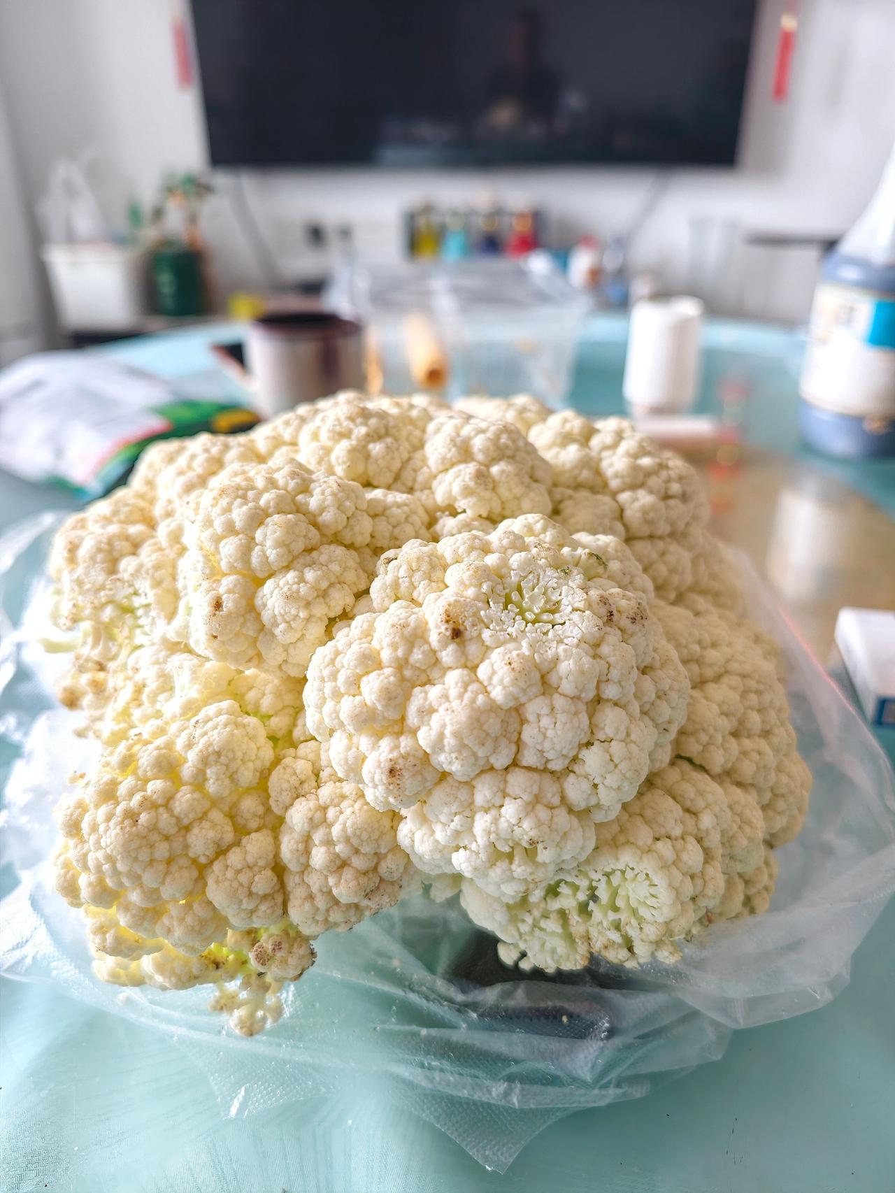 俺娘在超市花了五毛钱买了一个花菜，一毛八一斤这个花菜有多重？