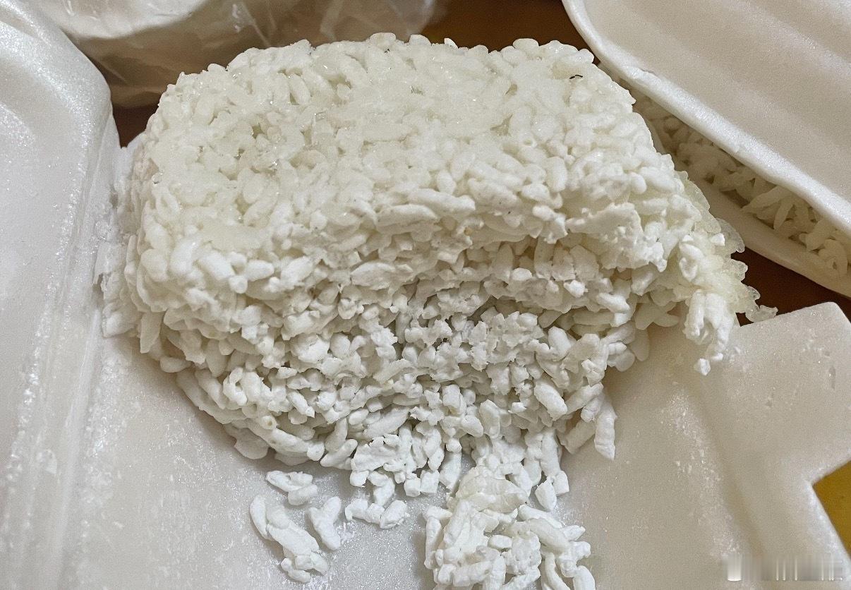 有时候觉得给老年人用冰箱是个错误的选择[苦涩] ​​​