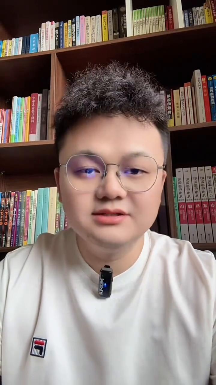 口德。
研究易学多年，我可以很负责任的告诉你，口德就是一个人最深的福报。言语看似