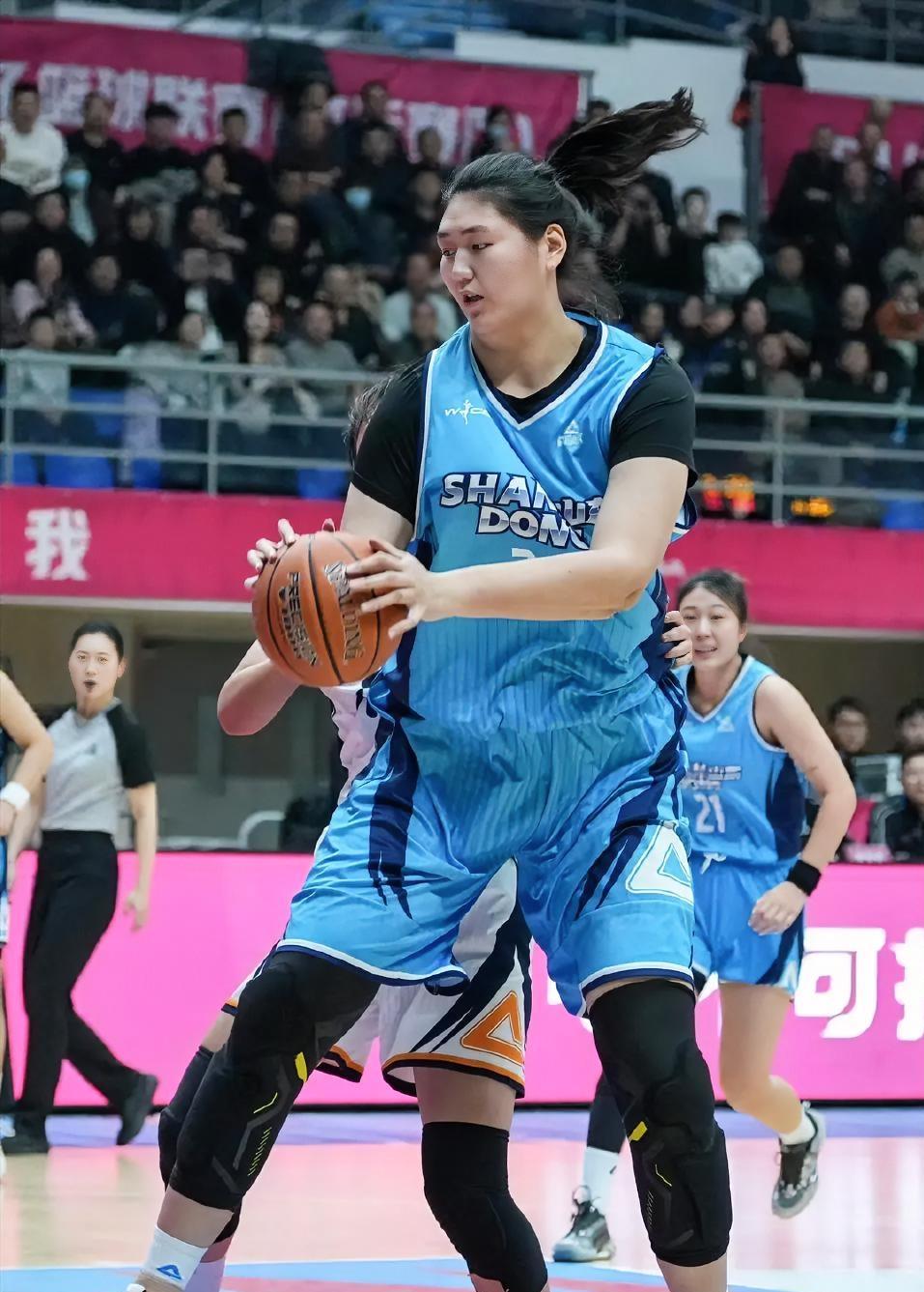 中国女篮张子宇WCBA职业生涯前两场比赛表现！！！

对阵河北女篮：投篮9中6，