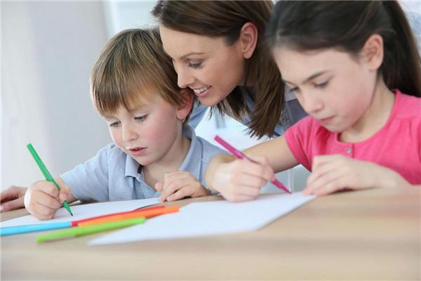 在这个快节奏、充满竞争的时代，很多父母为了孩子的未来倾注了所有的心血，从学业到兴