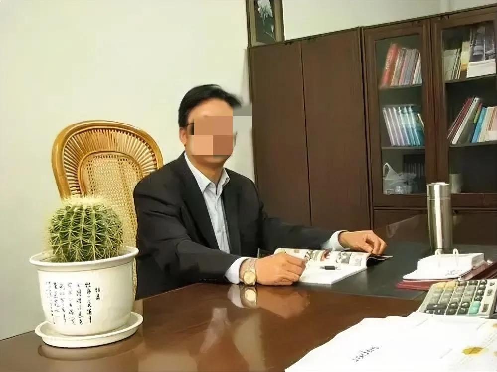 如何做好一个办公室主任呢?干好这份工作着实不易。在八九十年代，办公室主任必须得有